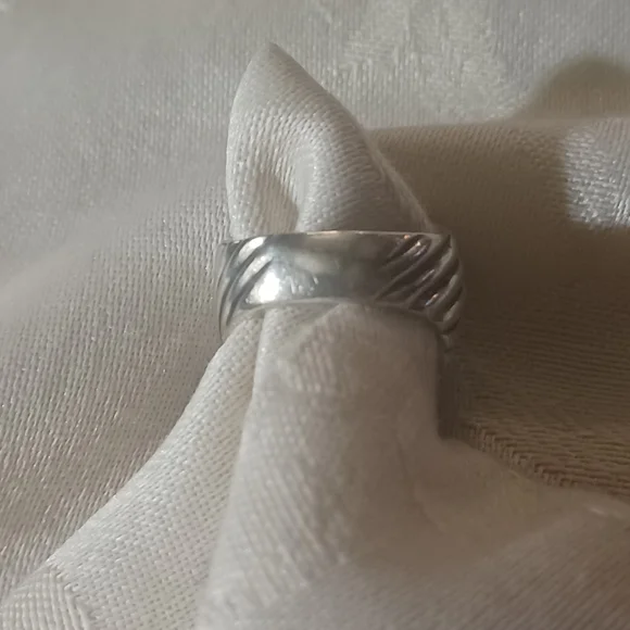 David Yurman Two Tone Cable Heart Ring, SS & 18k - Picture 4 of 12